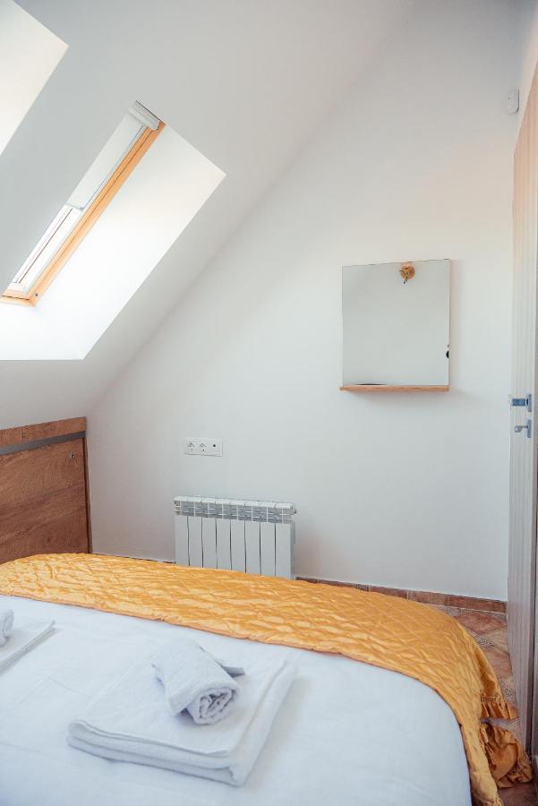 Apartament Pumpkin Spiced With Own Parking And Office Setup *